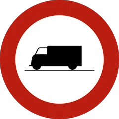 Panneau C23 : Accès interdit aux conducteurs de véhicules ou trains de véhicules à moteur conçus et construits pour le transport de marchandises