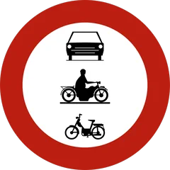 Panneau C5 : Accès interdit aux conducteurs de véhicules à moteur à plus de deux roues et de motocyclettes avec side-car (Cyclomoteur Moto Auto)
