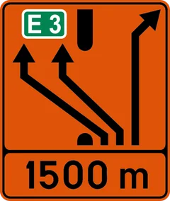 Panneau F83 : Signal de préavis annonçant une traversée de la berme centrale