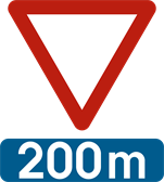 Céder le passage annoncé à la distance indiquée